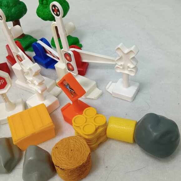 Fisher Price GeoTRAX Accessories Lights Signs Trees Barricades Rocks Lot of 23 - Picture 3 of 5